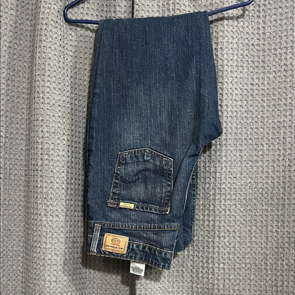 Levi's Dark Blue Relaxed Fit Jeans - Picture 1 of 3
